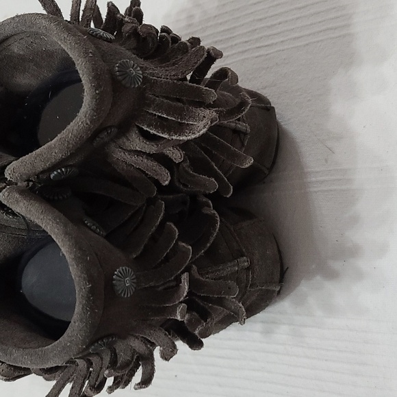 Minnetonka Gray Suede Ankle Booties Moccasins Womens Fringed Zips Sz 7 GUC - Picture 6 of 11